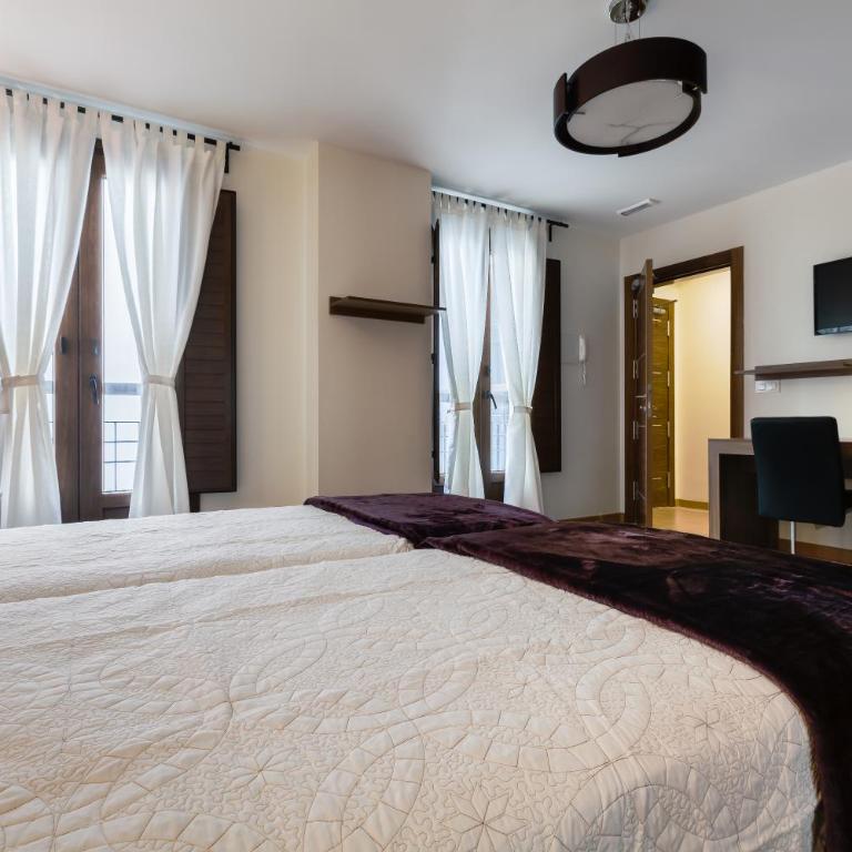 Hostal Arriola - Twin Room with Private Bathroom - 4