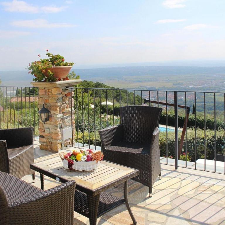 Estate in Monte Serra with Panoramic Views - One-Bedroom Apartment - 30