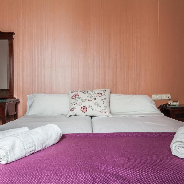 Hotel Baco - Habitación Doble con baño - 2 camas - 1
