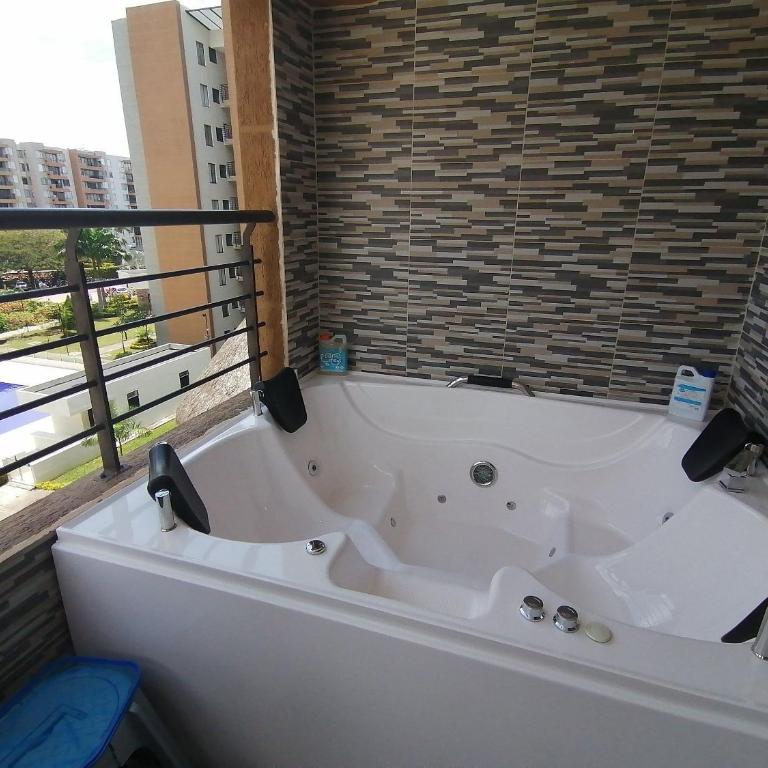 Relax en Ricaurte, Jacuzzi privado, 94 Mts - Apartamento de 3 dormitorios - 4