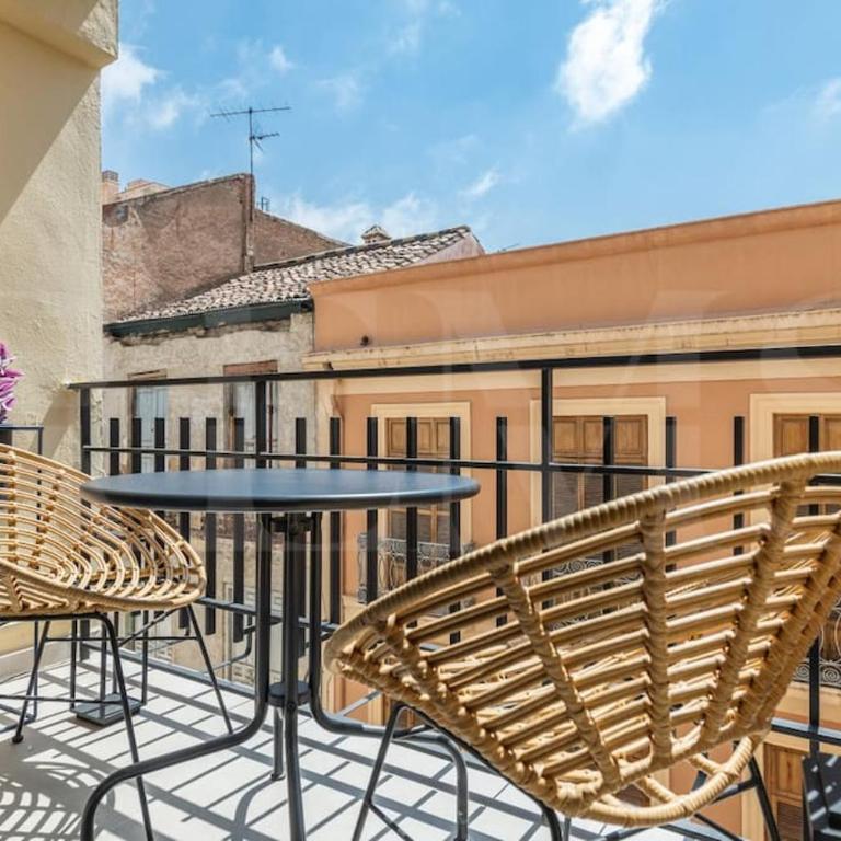 Art-lovers heaven with balcony in center by REMS - Apartamento de 2 dormitorios - 2