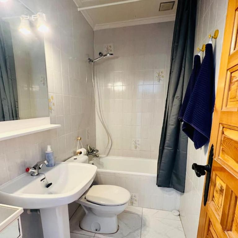 Sunny, South-Facing & Welcoming - Two-Bedroom House - 4