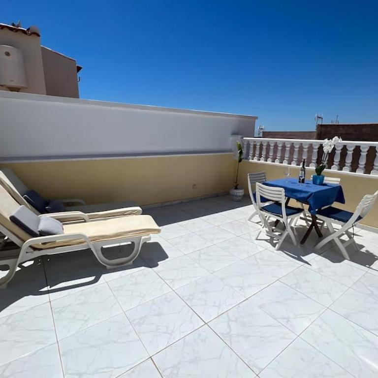 Sunny, South-Facing & Welcoming - Two-Bedroom House - 5