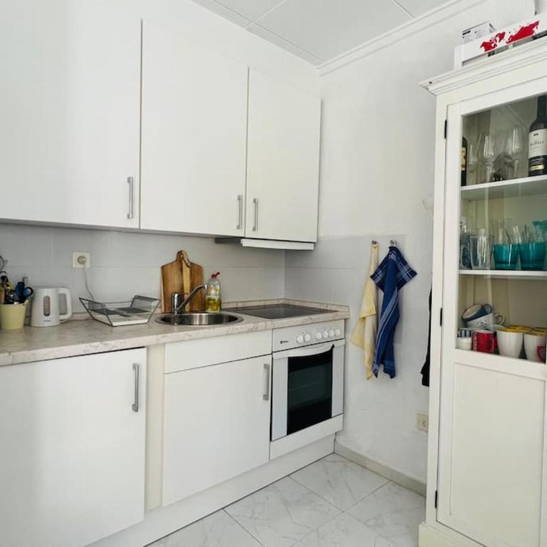 Sunny, South-Facing & Welcoming - Two-Bedroom House - 6