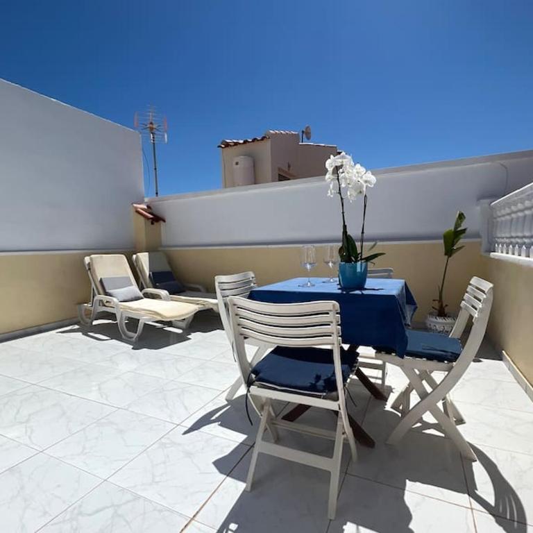 Sunny, South-Facing & Welcoming - Two-Bedroom House - 13