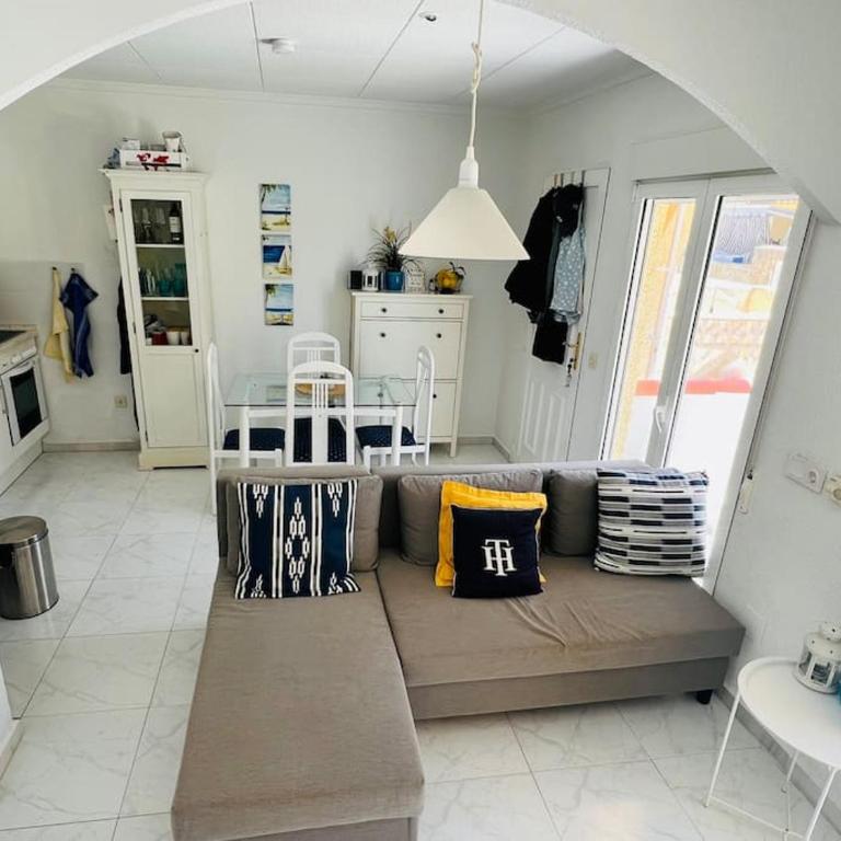 Sunny, South-Facing & Welcoming - Two-Bedroom House - 23