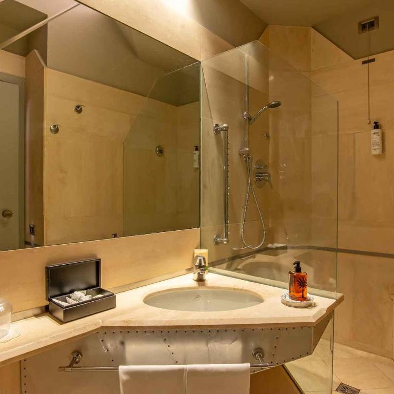 Hotel Isa - Triple Room - 8