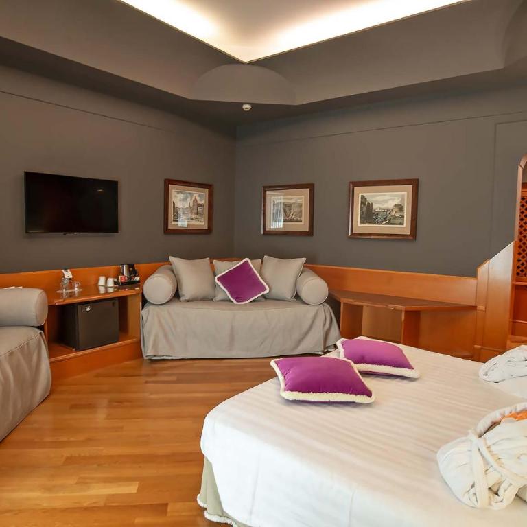 Hotel Isa - Triple Room - 11