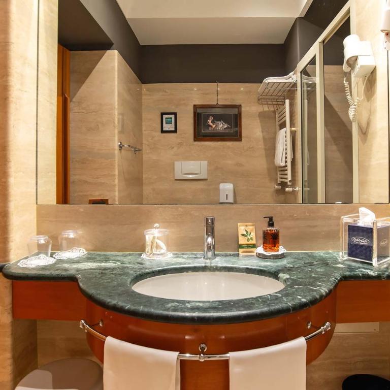 Hotel Isa - Triple Room - 18