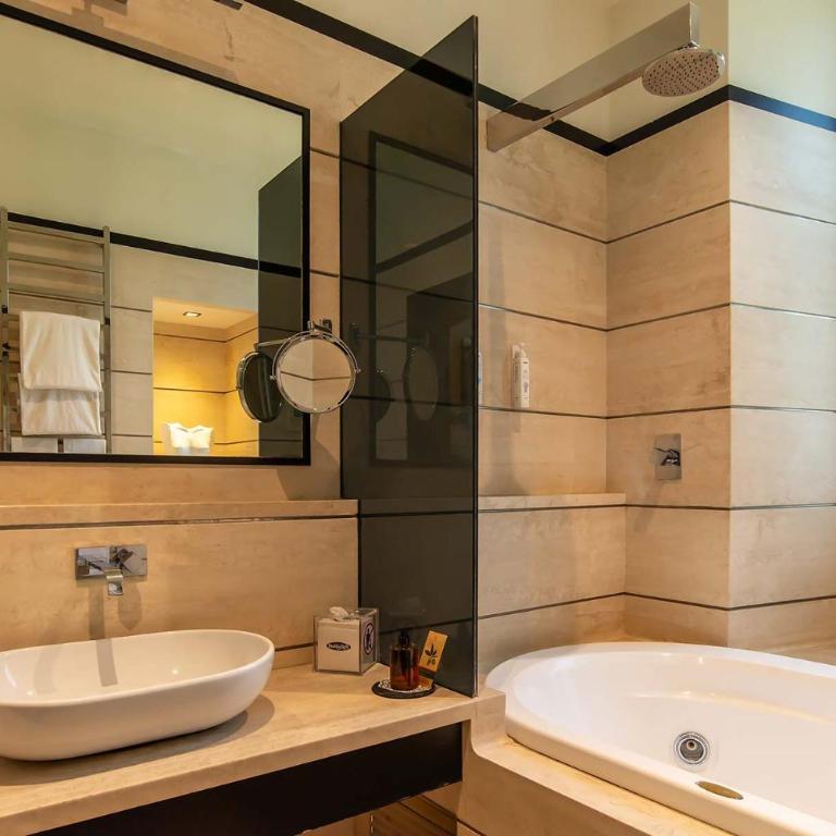Hotel Isa - Exclusive Double Room with Spa Bath - 19