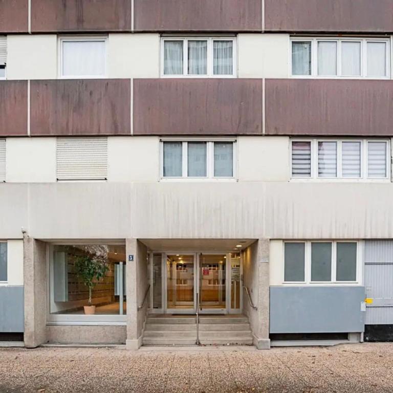 Chez Vélia Grand 4 pièces, parking privé et emplacement idéal - Three-Bedroom Apartment - 28