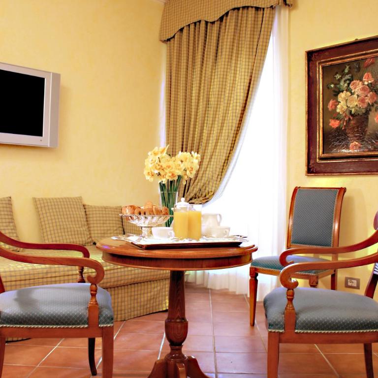 Hotel Mozart - Camera Superior Matrimoniale/Doppia con Letti Singoli - Via dei Greci 23 - 1