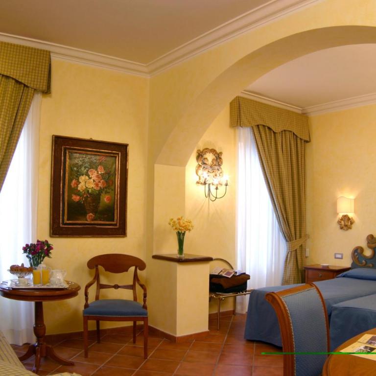 Hotel Mozart - Camera Superior Matrimoniale/Doppia con Letti Singoli - Via dei Greci 23 - 12