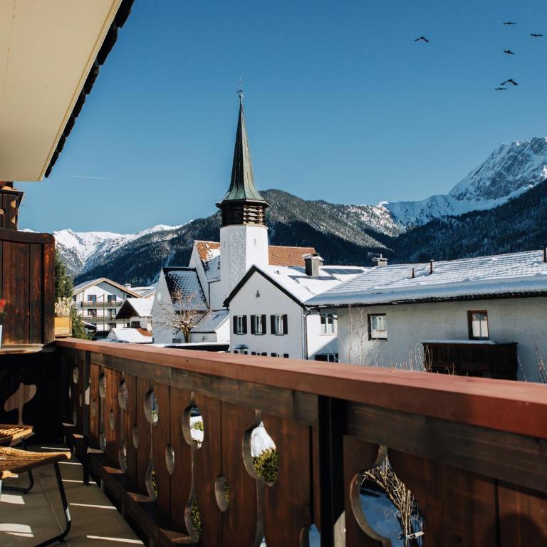 Die Karwendelsuite - 5 Sterne FeWo mit bestem Bergblick, zentrumsnah & ruhig gelegen, familienfreundlich - Two-Bedroom Apartment - 10