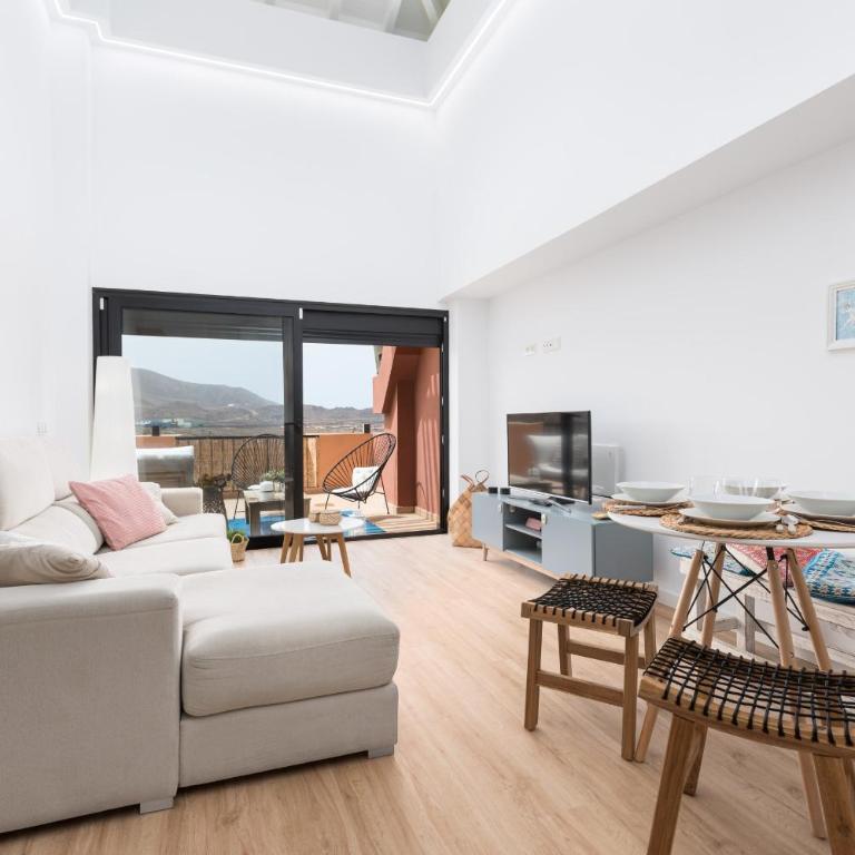 2BR Corralejo Home - Solarium & Barbacue - Apartamento de 2 dormitorios con balcón y terraza - 1