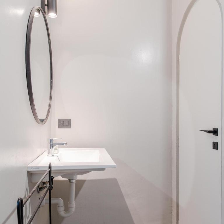 Familia Apartaments - 048 by HAPPYHOSTORINO - Studio Apartment - 24