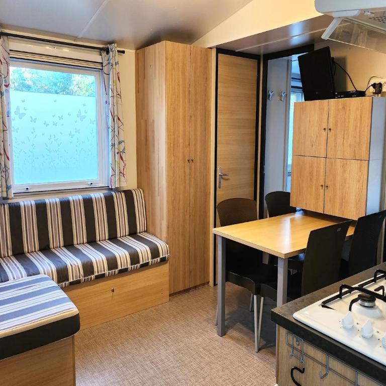 Mobile Home with Plancha & Pool Access - Mobile Home 3 Chambres - 2