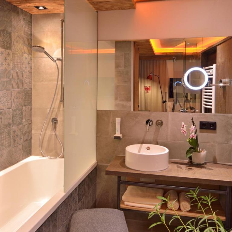 Berghotel Pointenhof - Deluxe Doppelzimmer mit Balkon - 4