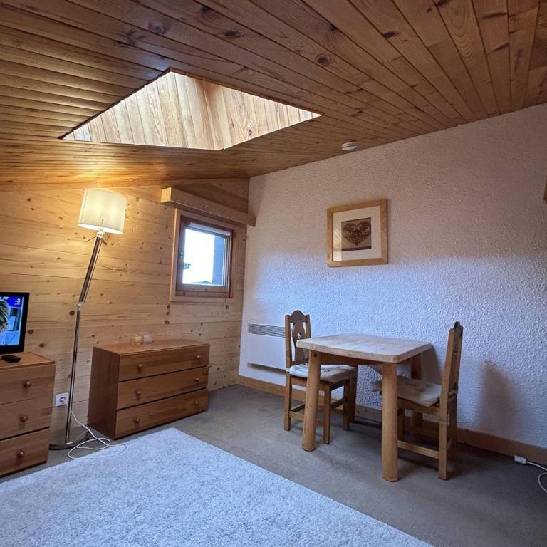 Studio cosy à Méribel Mottaret, aux pieds des pistes, parfait pour 2, non-fumeur, animaux interdits - Studio - 5