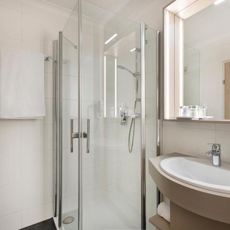 Vitalhotel der Parktherme - inkl Thermeneintritt & Sauna - Familienzimmer mit Balkon - 7