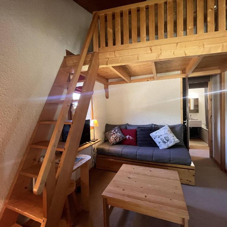 Apt Méribel, balcon, aux pieds des pistes, proche commerces - FR-1-355-240 - Apartment - 2