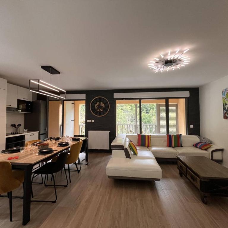 Lodge duplex pour 8 pers, 3 parkings, proche centre - FR-1-234-323 - Appartement - 1