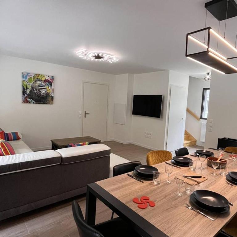 Lodge duplex pour 8 pers, 3 parkings, proche centre - FR-1-234-323 - Appartement - 5