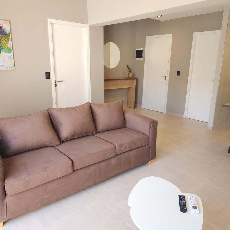 Departamento Emilio Jofré III - Céntrico con estacionamiento y dos baños - Apartamento - 24