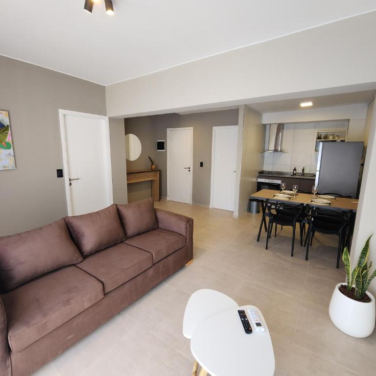 Departamento Emilio Jofré III - Céntrico con estacionamiento y dos baños - Apartamento - 1