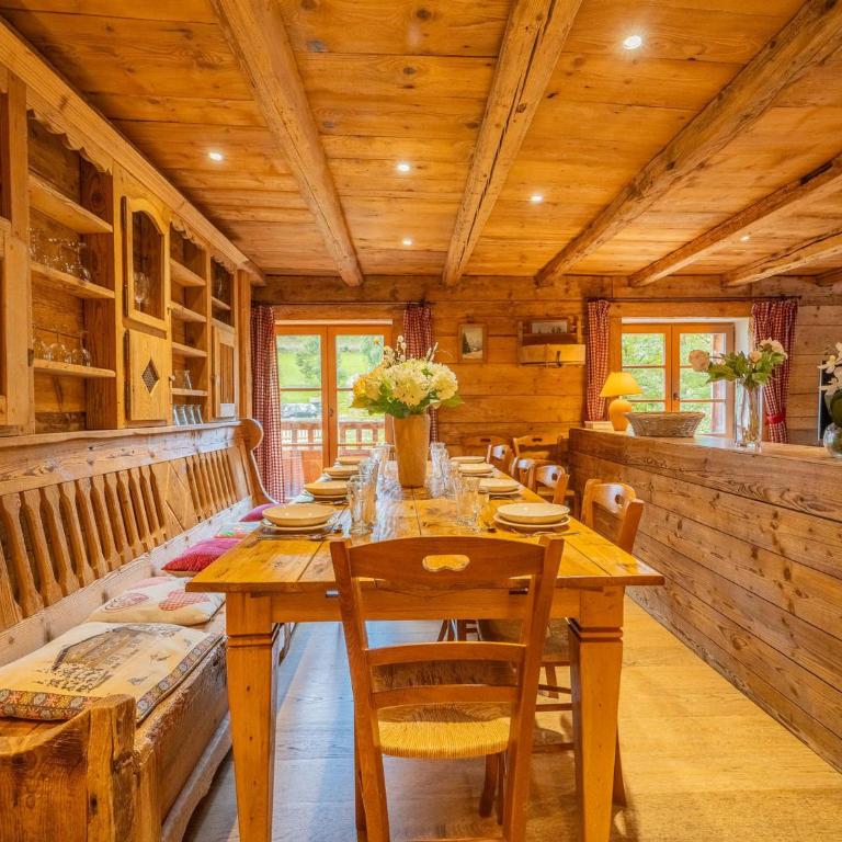 Spacieux appart 5 ch au cœur du village, charme savoyard, WiFi, cheminée décorative - FR-1-437-51 - Apartamento (10 adultos) - 5