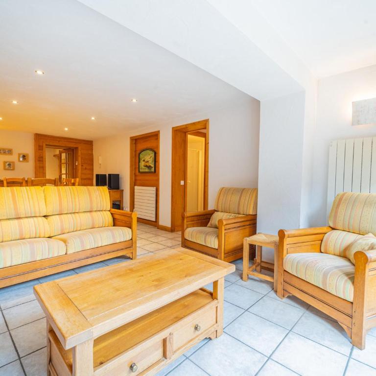 Appartement 3 chambres avec terrasse, centre village, piste et commerces à pied, garage et WIFI - FR-1-437-104 - Apartamento - 2