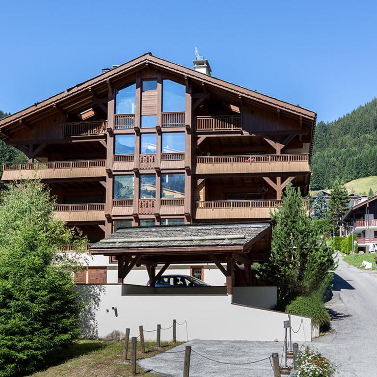Appartement 3 chambres avec terrasse, centre village, piste et commerces à pied, garage et WIFI - FR-1-437-104 - Apartamento - 12