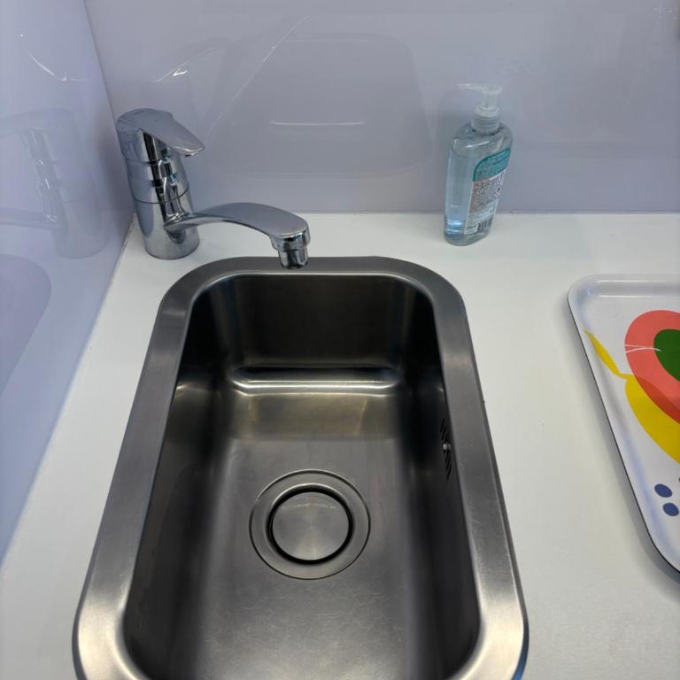 Paris 17ème - STUDIO compact 10m2 -110 sqf - coeur BATIGNOLLES - ideal SOLO traveler - Studio - 42