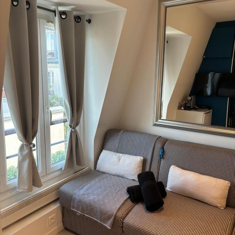 Paris 17ème - STUDIO compact 10m2 -110 sqf - coeur BATIGNOLLES - ideal SOLO traveler - Studio - 50