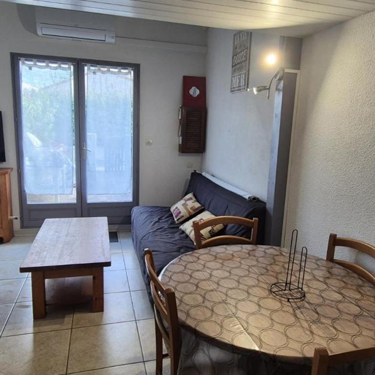 LES JARDINS D ETE Maison climatisée dans résidence avec piscine - 3 chambres - Parking - Wifi - Three-Bedroom House - 9