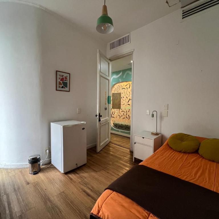 Viajero Montevideo Hostel - Habitación Individual con baño privado - 5