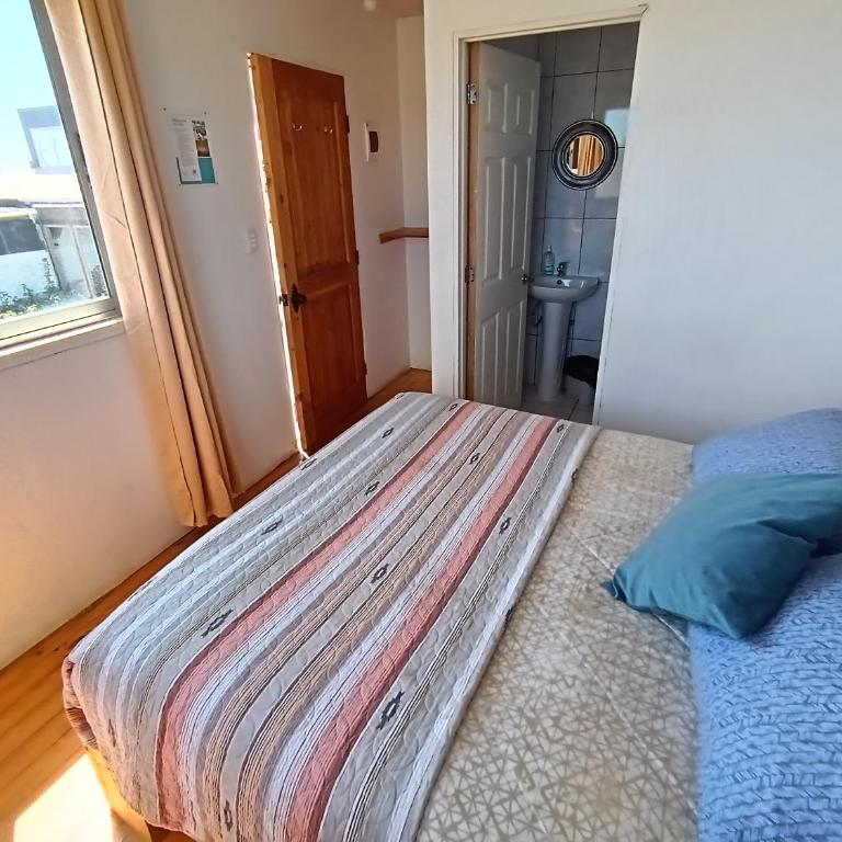 Pichilemuhostel SurfersView - Deluxe Double Room with Balcony and Sea View - 12