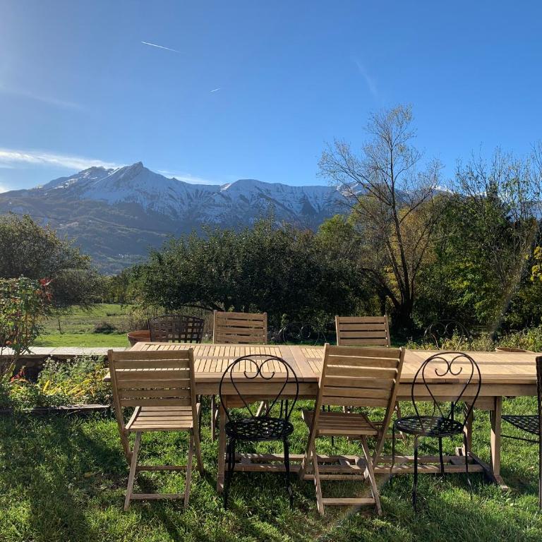 Ancienne ferme rénovée 8 pers, calme, confort, vue montagne et jardin - Maison de Vacances - 43