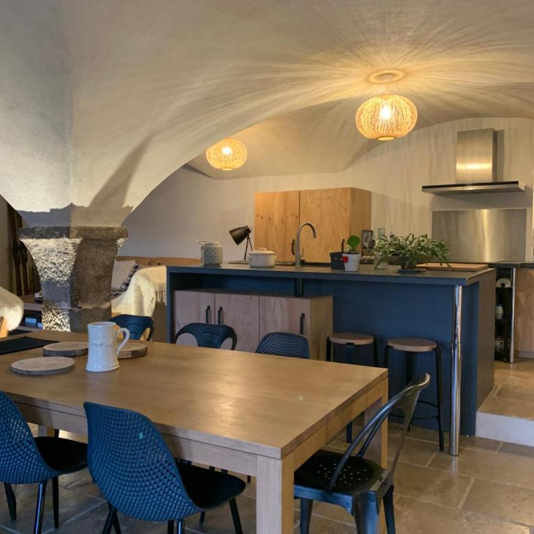 Ancienne ferme rénovée 8 pers, calme, confort, vue montagne et jardin - Maison de Vacances - 9