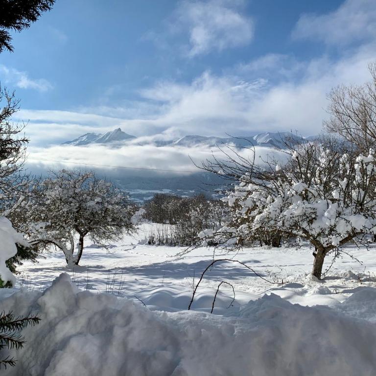 Ancienne ferme rénovée 8 pers, calme, confort, vue montagne et jardin - Maison de Vacances - 58