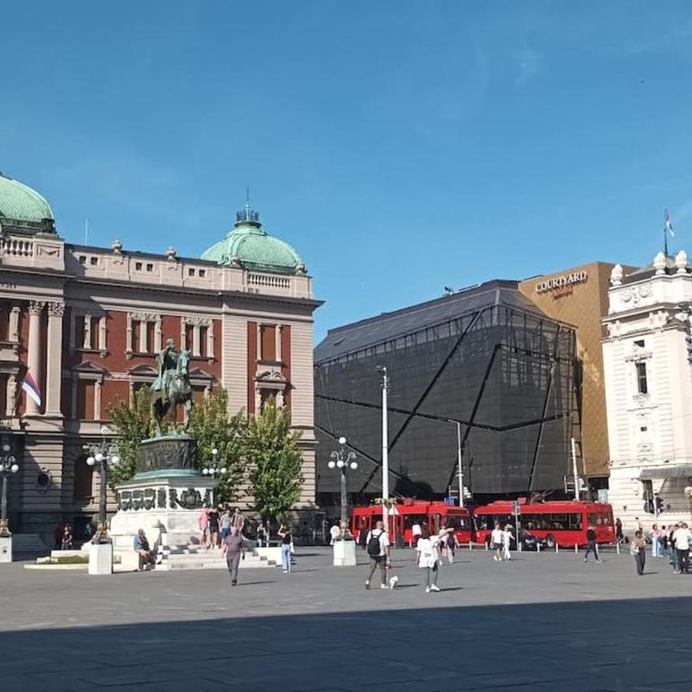 Authentic Belgrade Centre - 3 Luxury Suites in One Space - Hot Tub and Sauna - Apartman sa 3 Spavaće Sobe - 5