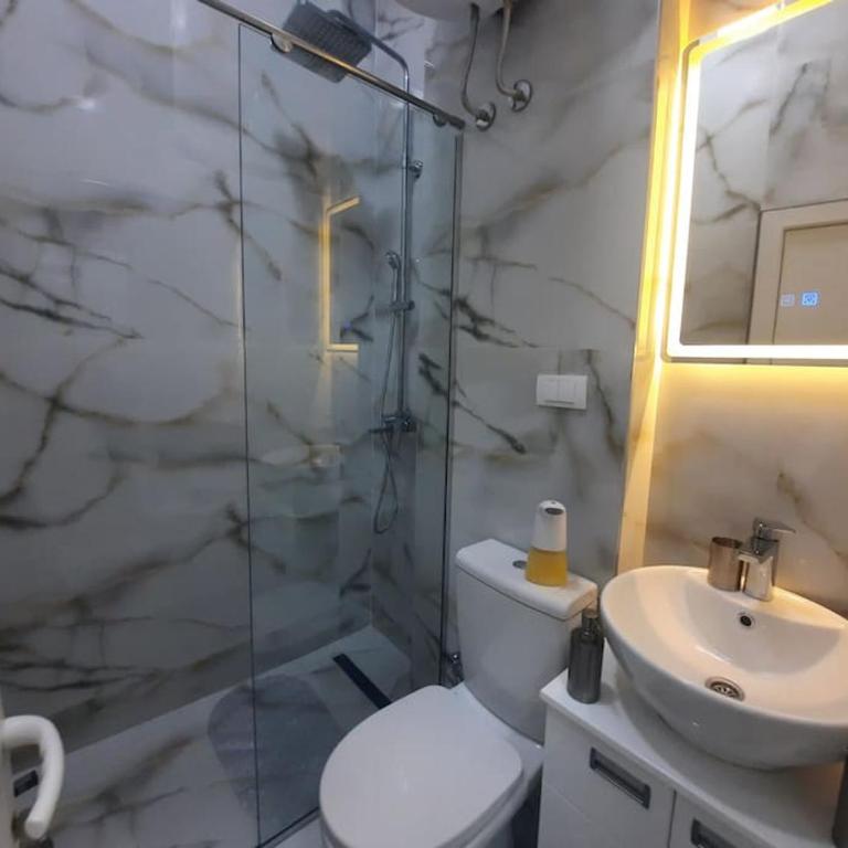 Authentic Belgrade Centre - 3 Luxury Suites in One Space - Hot Tub and Sauna - Apartman sa 3 Spavaće Sobe - 7