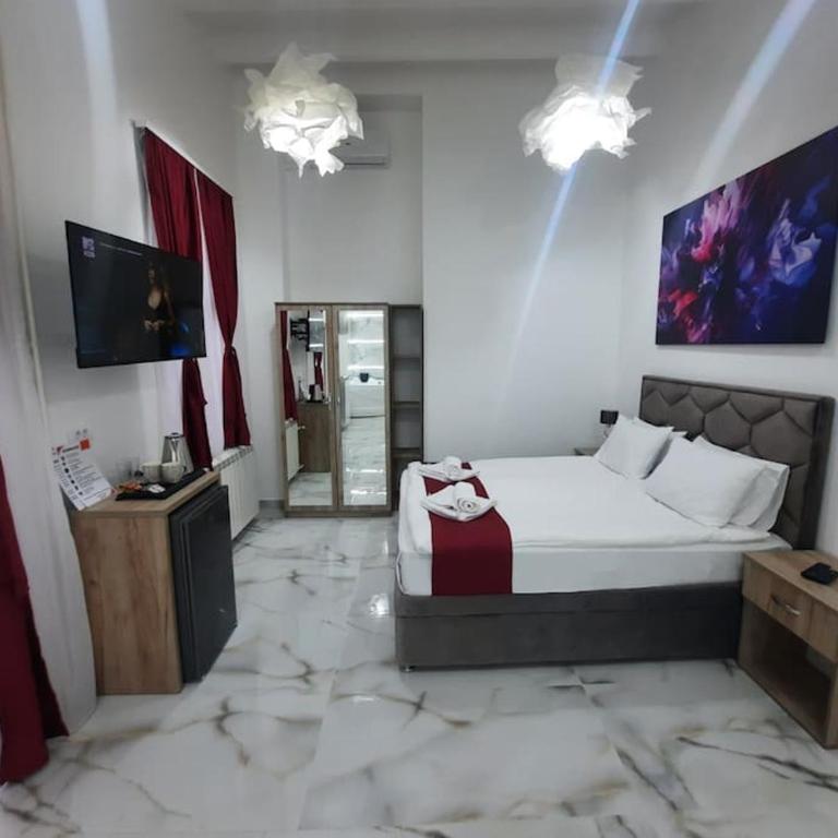 Authentic Belgrade Centre - 3 Luxury Suites in One Space - Hot Tub and Sauna - Apartman sa 3 Spavaće Sobe - 9