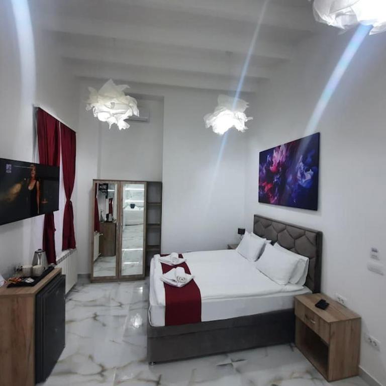 Authentic Belgrade Centre - 3 Luxury Suites in One Space - Hot Tub and Sauna - Apartman sa 3 Spavaće Sobe - 12