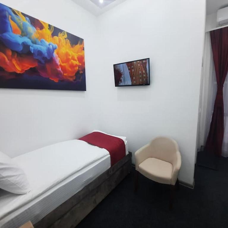 Authentic Belgrade Centre - 3 Luxury Suites in One Space - Hot Tub and Sauna - Apartman sa 3 Spavaće Sobe - 13