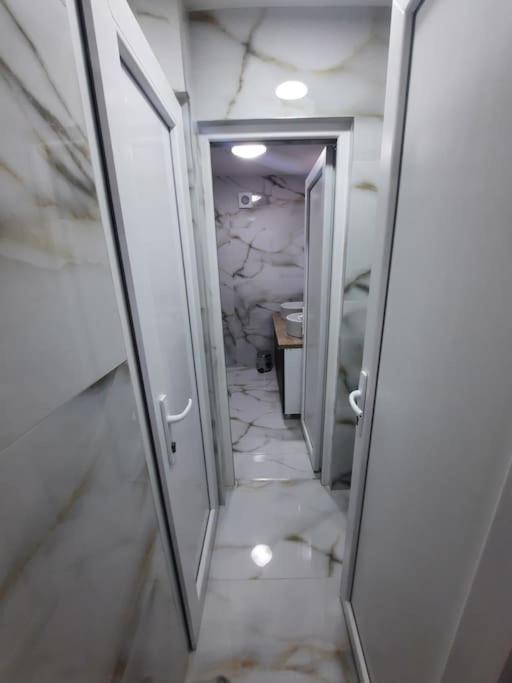 Authentic Belgrade Centre - 3 Luxury Suites in One Space - Hot Tub and Sauna - Apartman sa 3 Spavaće Sobe - 14