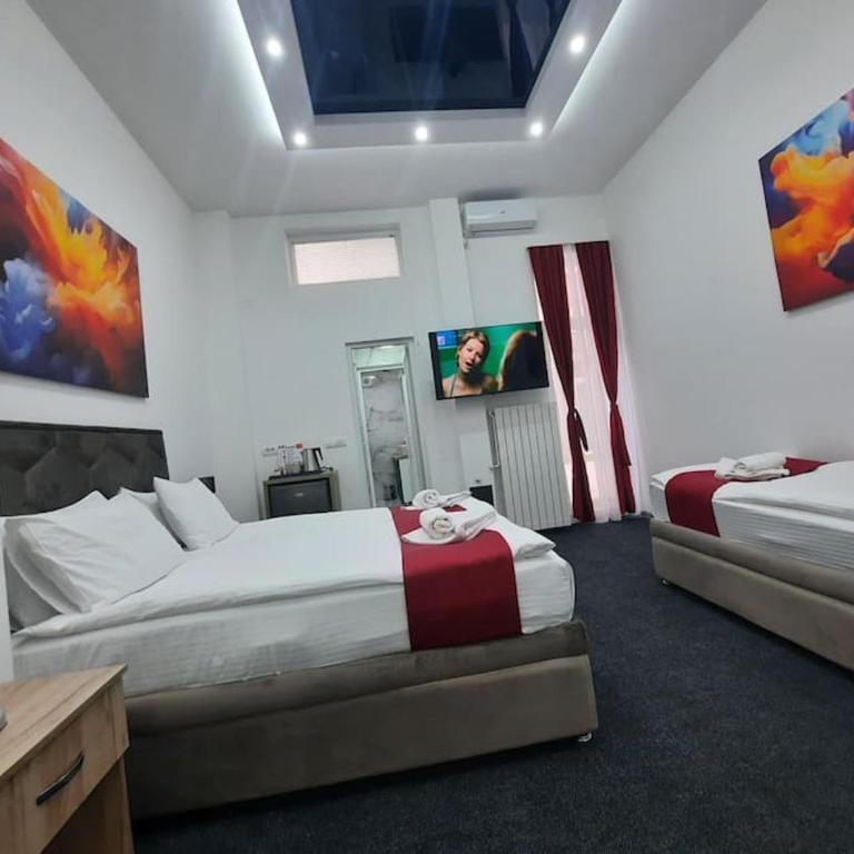 Authentic Belgrade Centre - 3 Luxury Suites in One Space - Hot Tub and Sauna - Apartman sa 3 Spavaće Sobe - 3