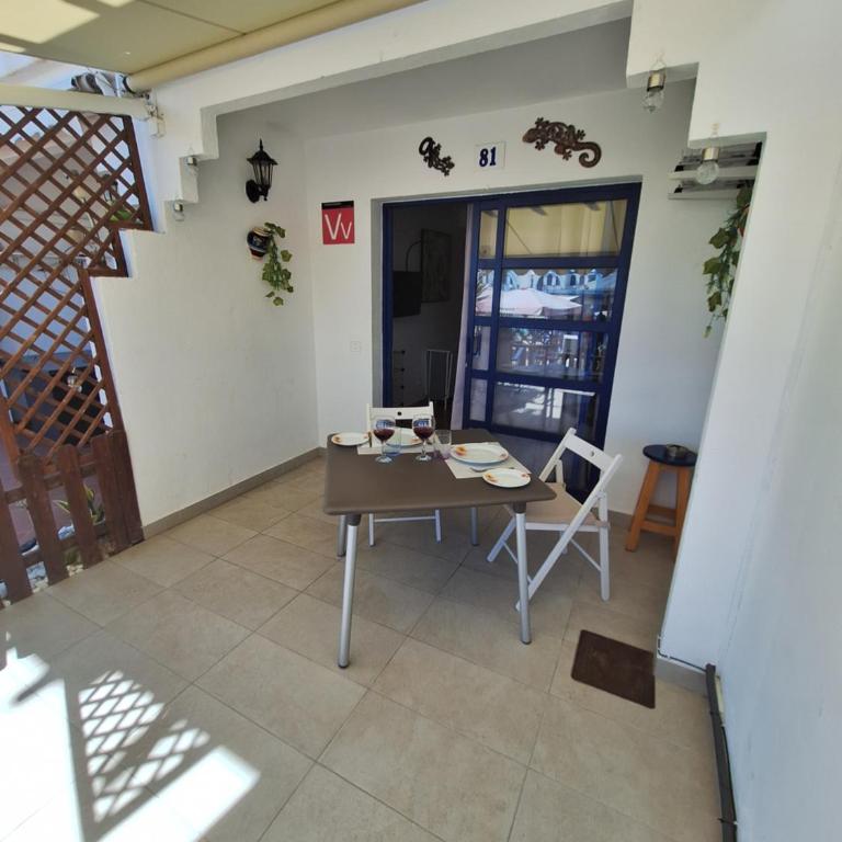 POOLFRONT Bungalow - One-Bedroom House - 6