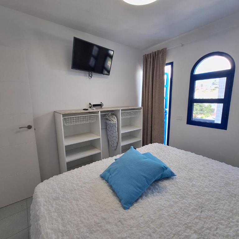 POOLFRONT Bungalow - One-Bedroom House - 21