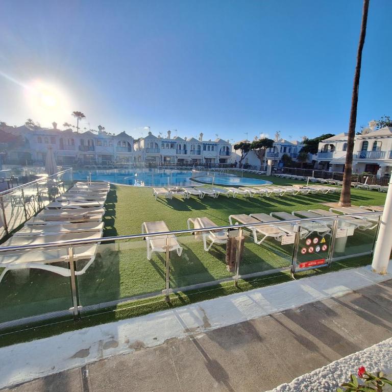 POOLFRONT Bungalow - One-Bedroom House - 28